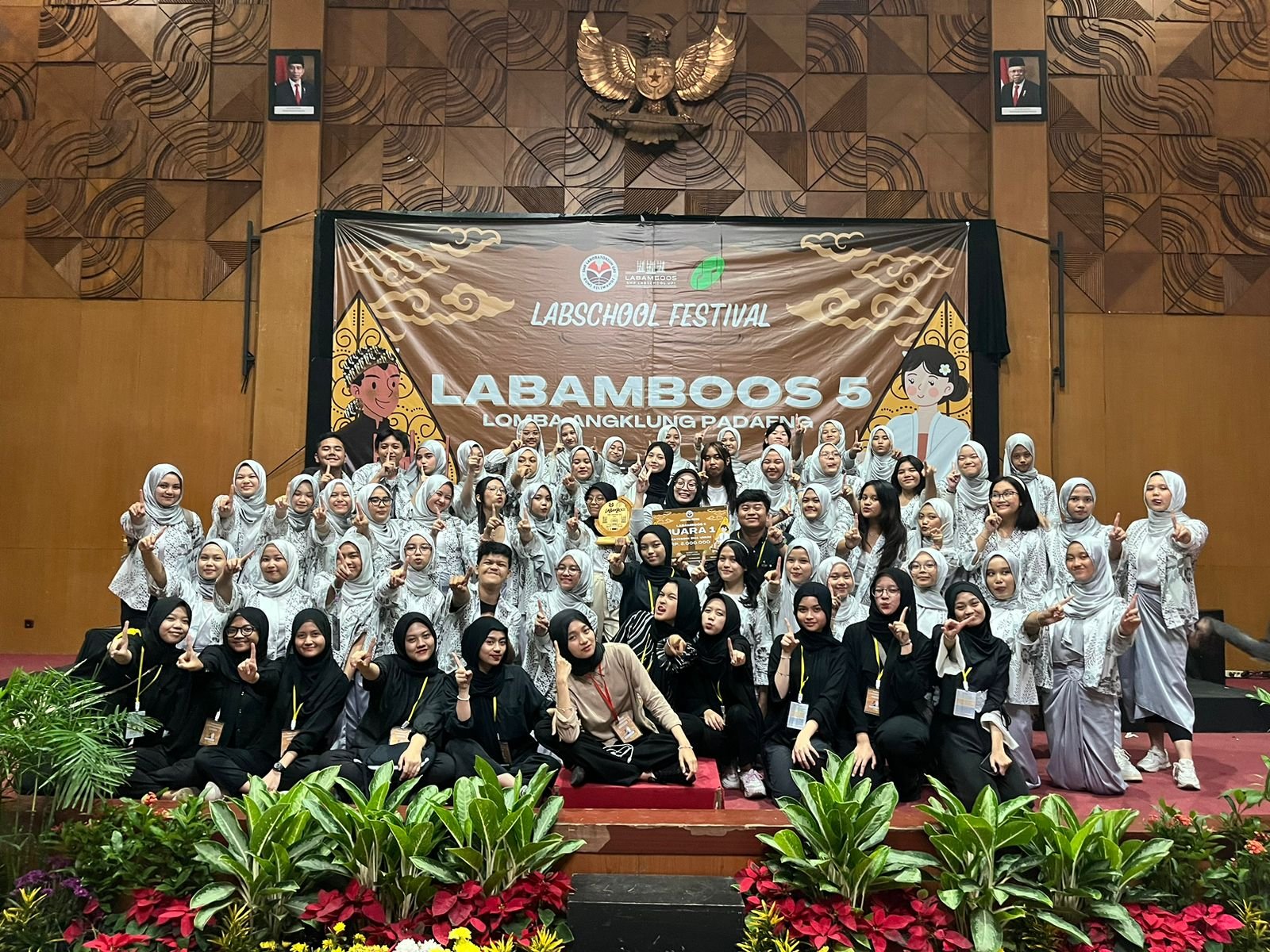 Prestasi Gemilang: SMAN 15 Bandung Raih Juara 1 Lomba Angklung Padaeng ...